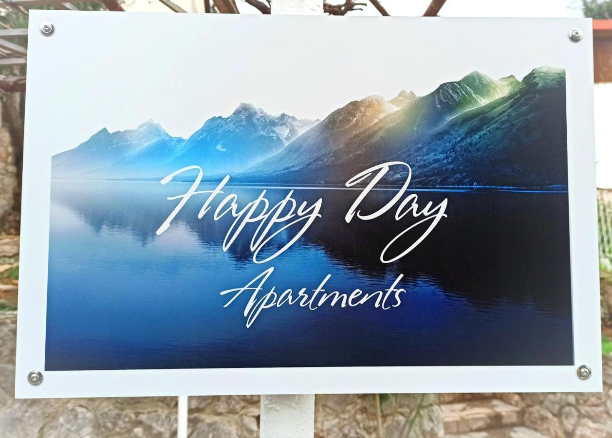 Apartments Happy Day Karlobag Bagian luar foto