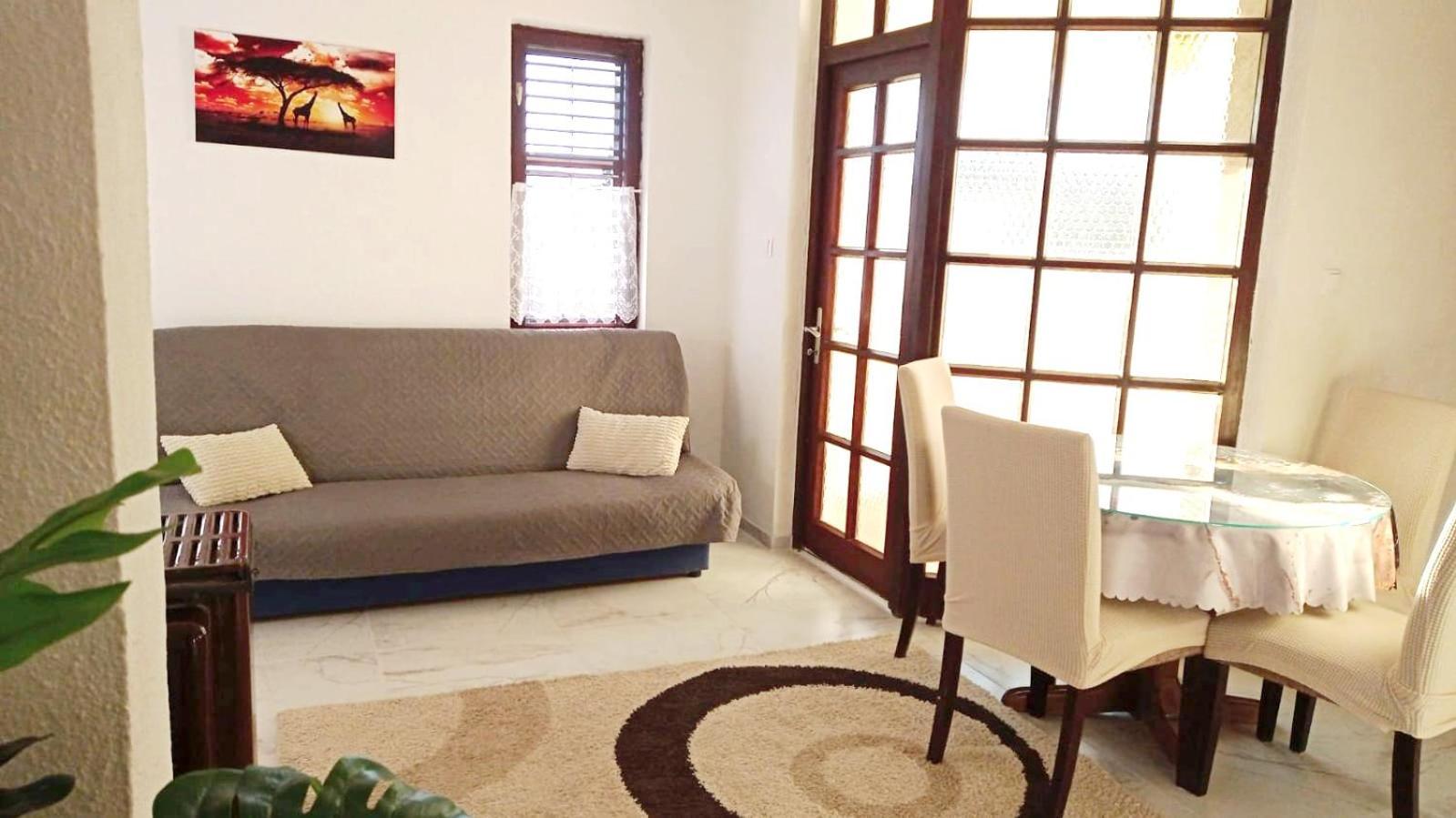 Apartments Happy Day Karlobag Bagian luar foto